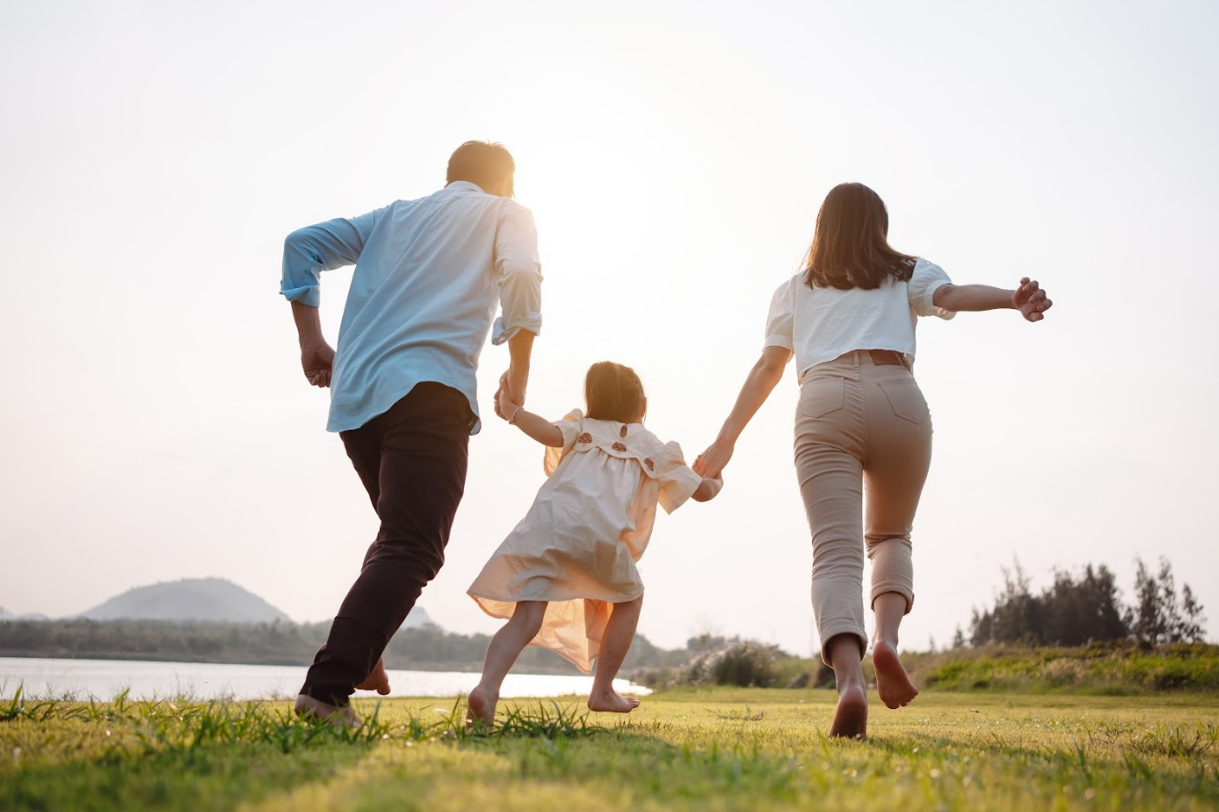 Mua bảo hiểm cho con